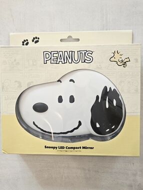 Peanuts Snoopy LED Compact Mirror - 3 Lighting Modes & 2X Magnify NEW